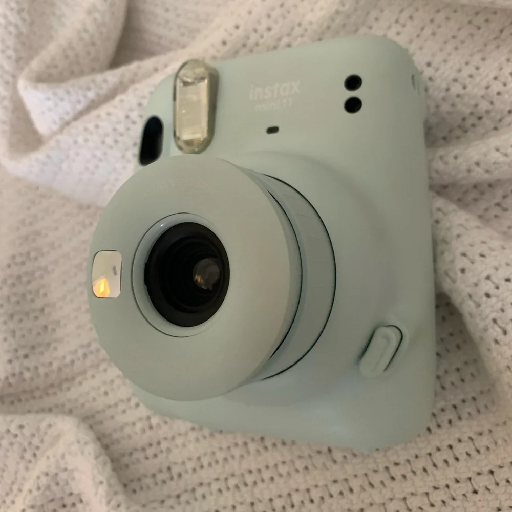 Instax Mini11 by Fujifilm